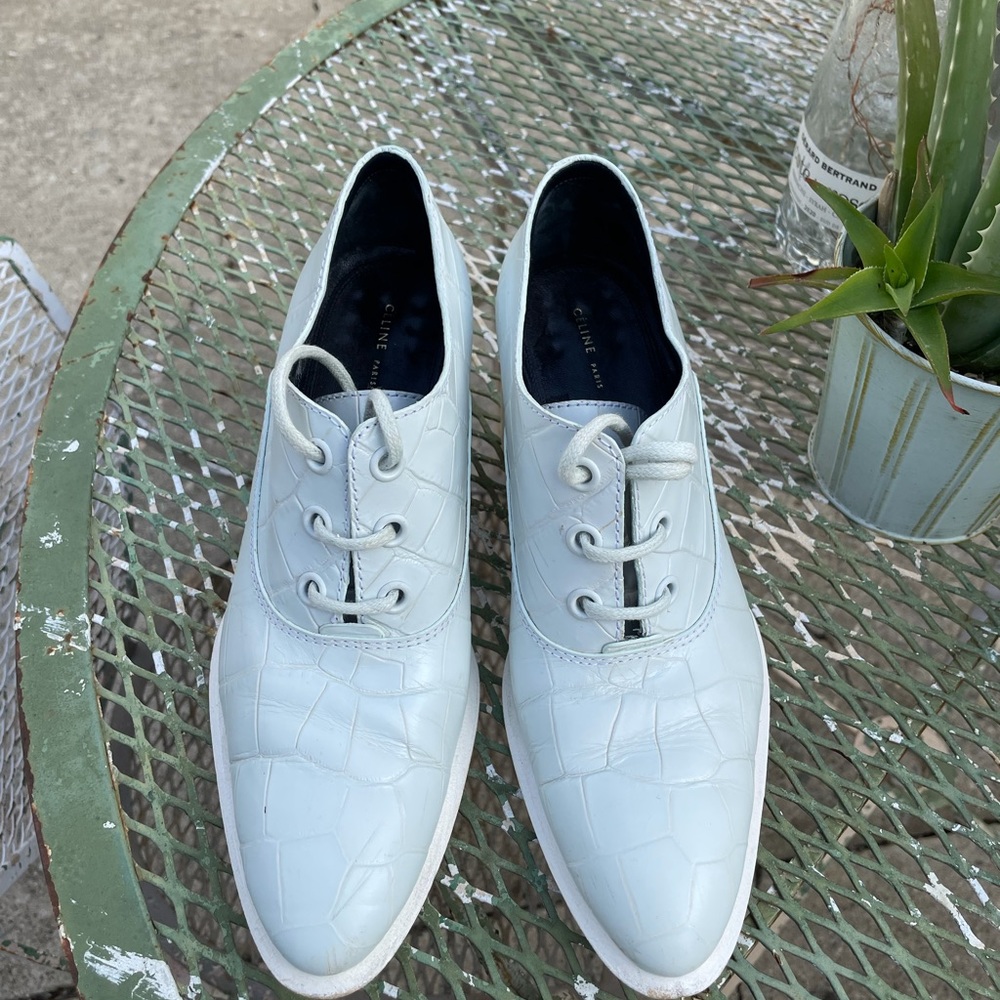 Lace up heel shoe